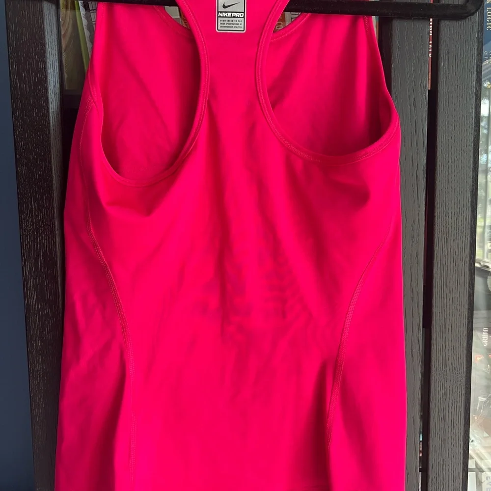 Nike Pro Fuchsia Compression Tank - Picture 3 of 3